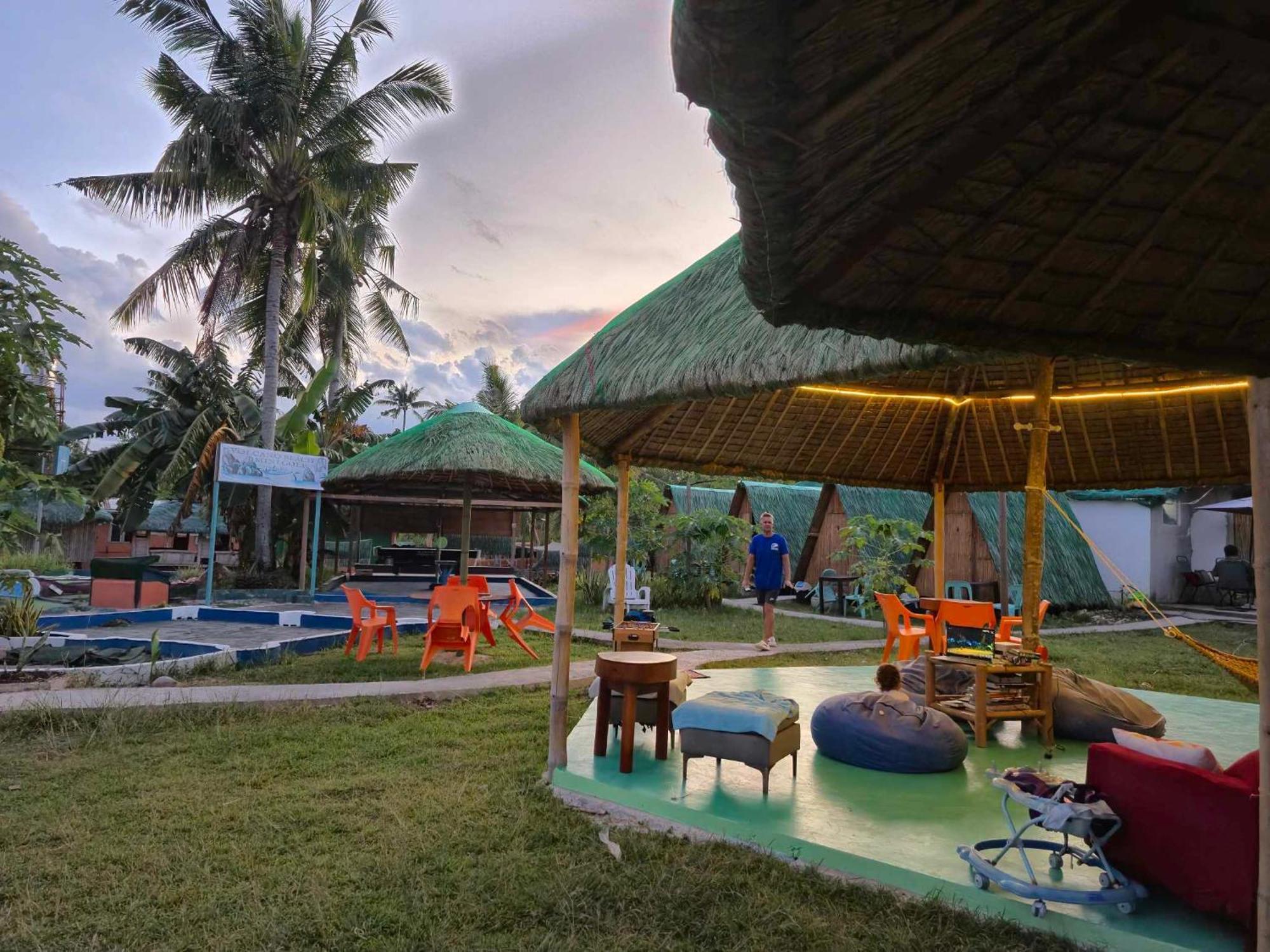 Nirvana Bamboo Houses & Dive Resort Moalboal Exteriör bild