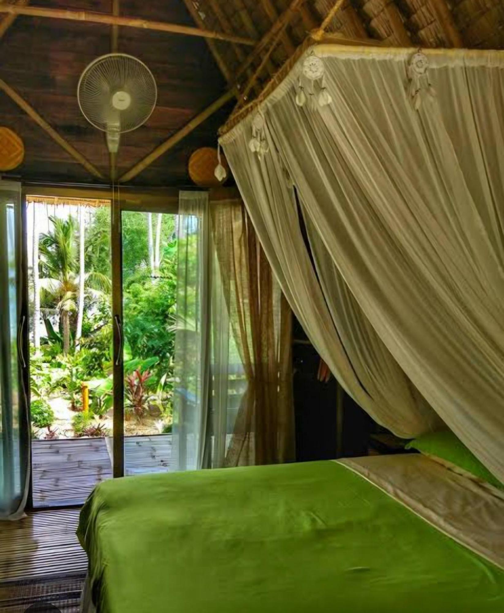 Nirvana Bamboo Houses & Dive Resort Moalboal Exteriör bild
