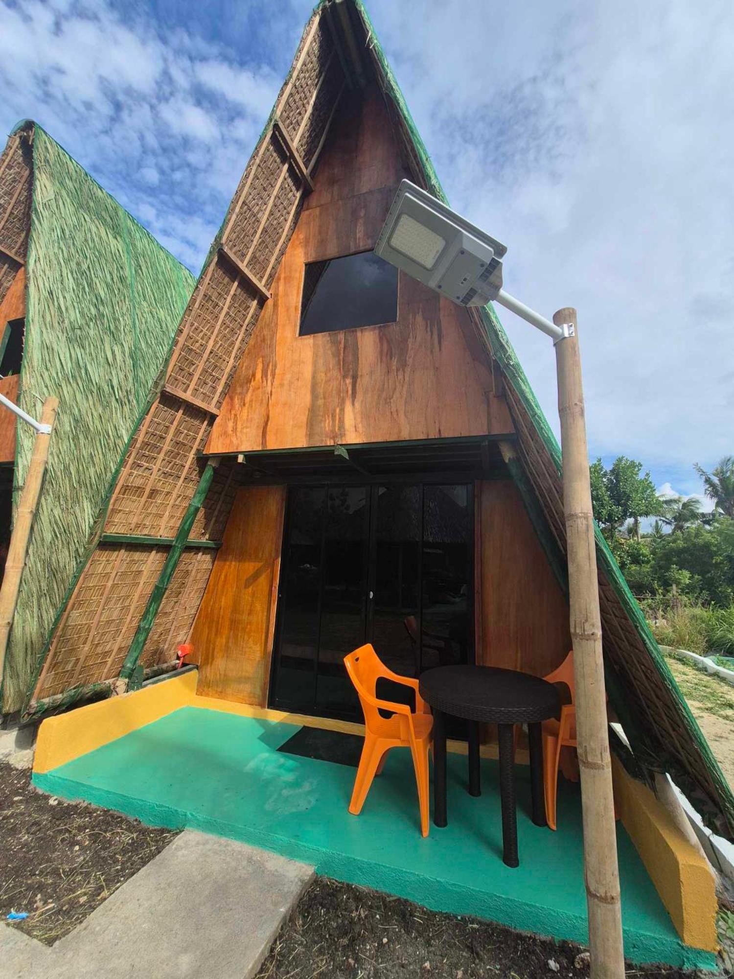 Nirvana Bamboo Houses & Dive Resort Moalboal Exteriör bild